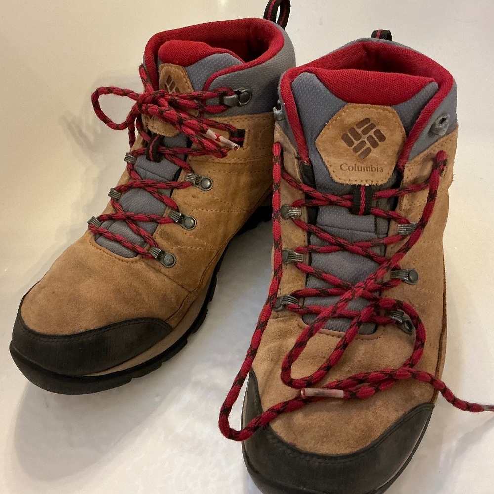 ❌SOLD❌Columbia Tan and Red Winter Boots